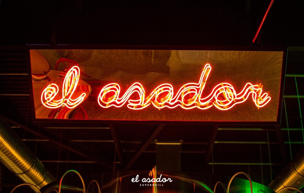 La proximité et le lien avec le cinéma Capitole Studios favorisent de nombreuses opérations de partenariat. Les lundis soir, une place de cinéma est offerte pour toute table de 2 personnes.