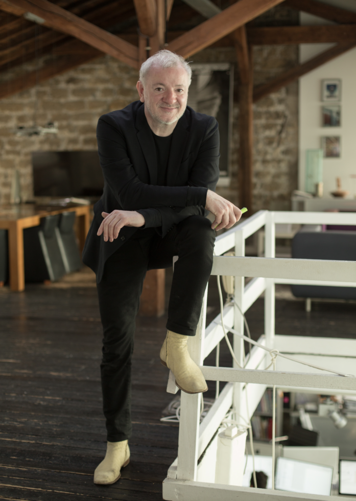 Marcelo Joulia, architecte, restaurateur, est un homme de passions. Dans ses projets, il mêle design et architecture, bien sûr, mais aussi musique, photographie, gastrono­mie…